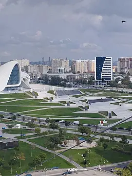 Satılır 4 otaqlı mənzil 145 m²