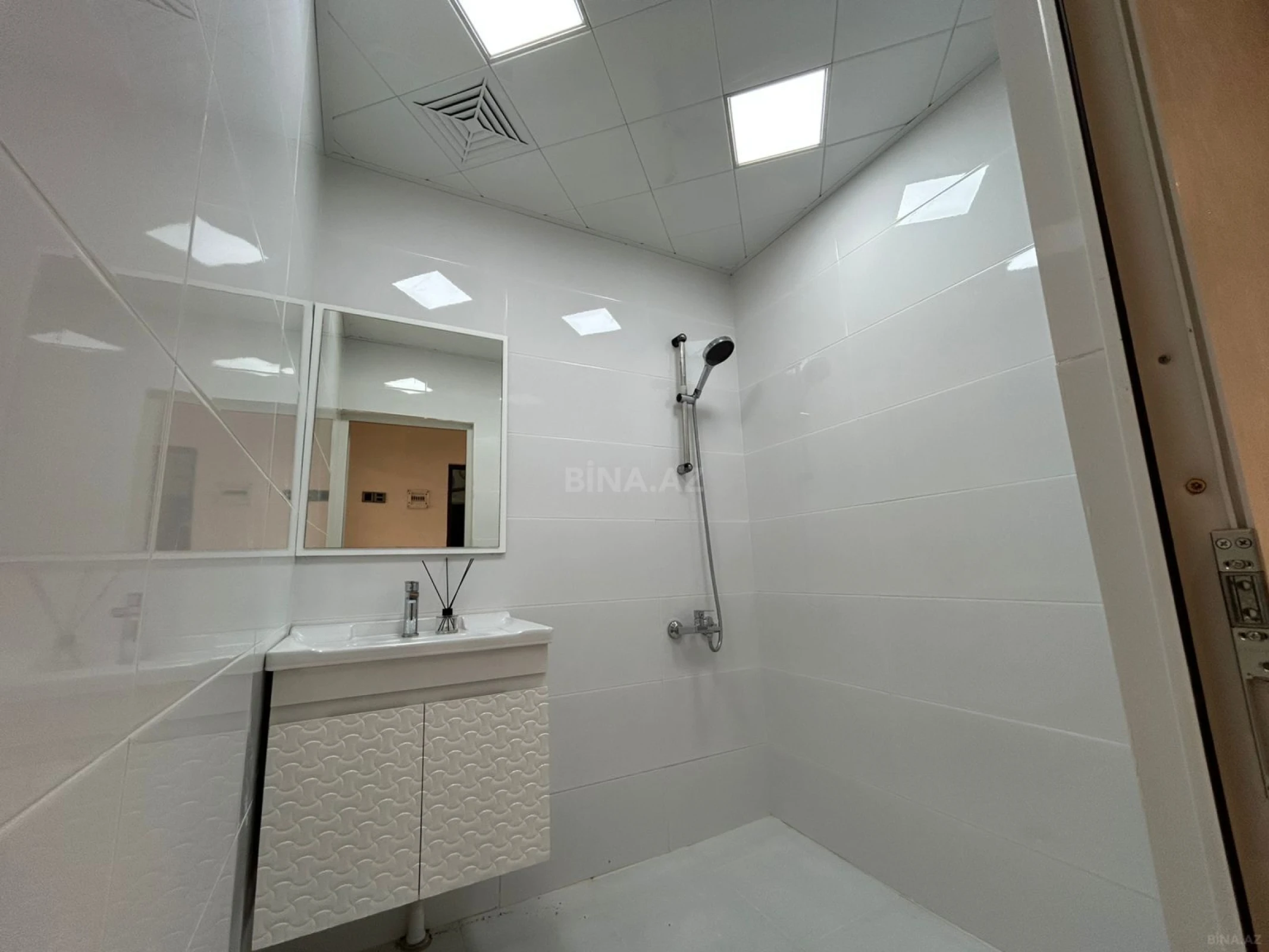 Satılır 2 otaqlı mənzil 65 m²