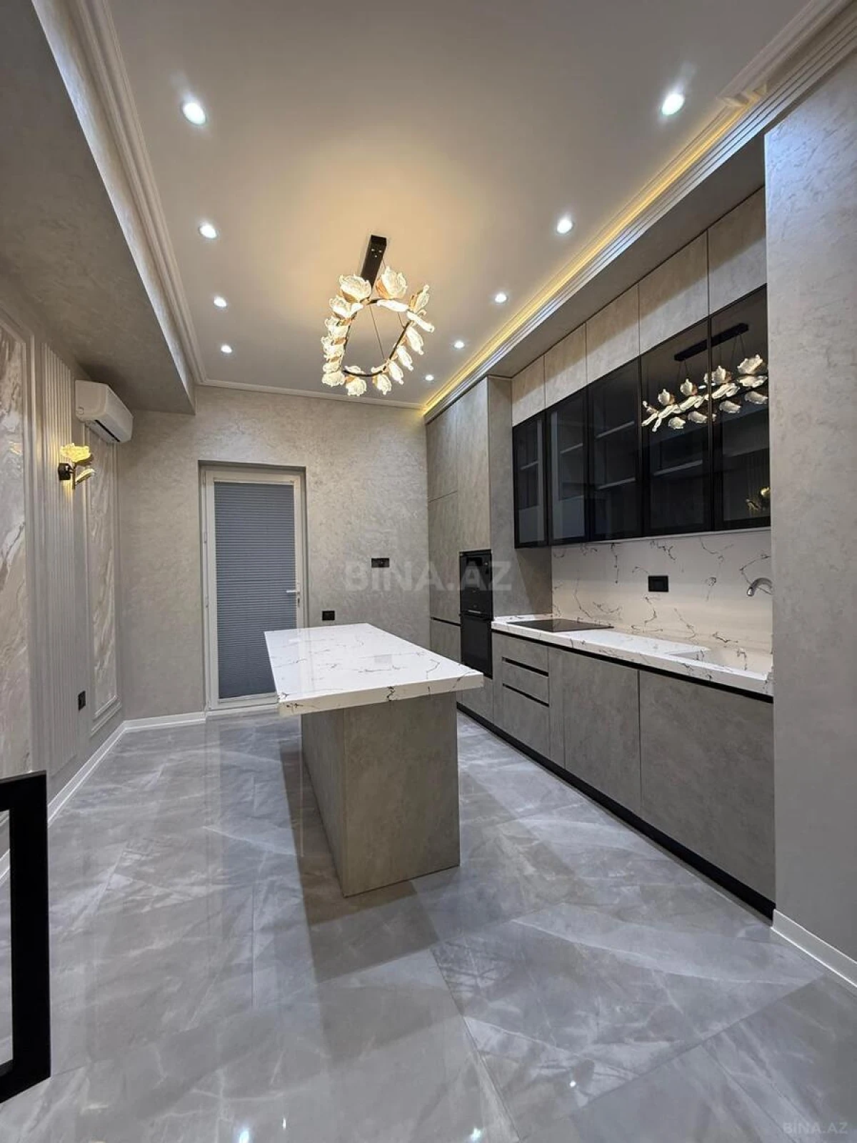 Satılır 3 otaqlı mənzil 123 m²