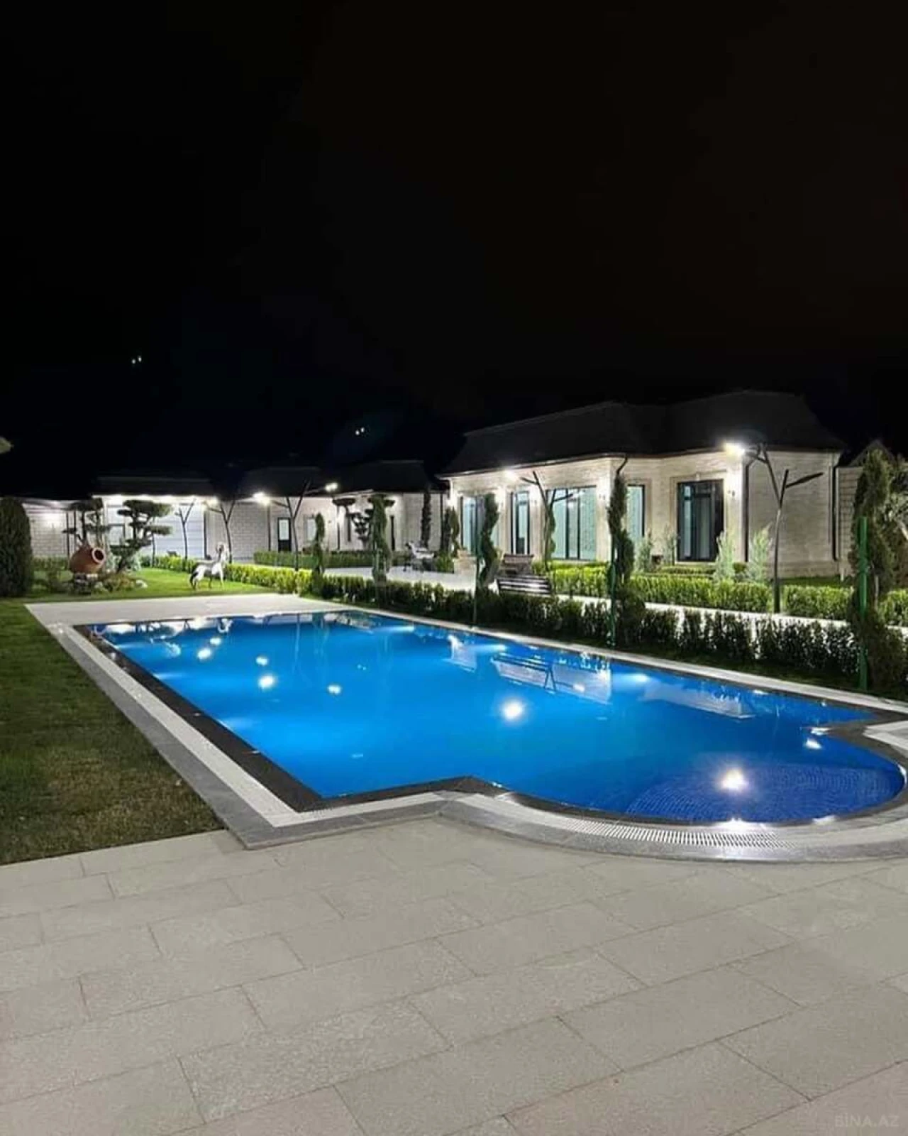 Kirayə verilir 5 otaqlı həyət evi 480 m²