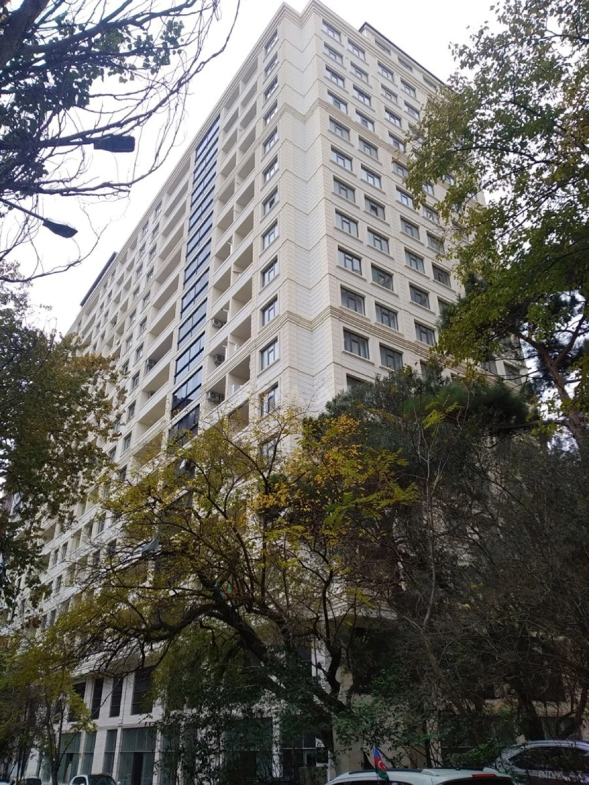 Satılır 3 otaqlı mənzil 138 m²