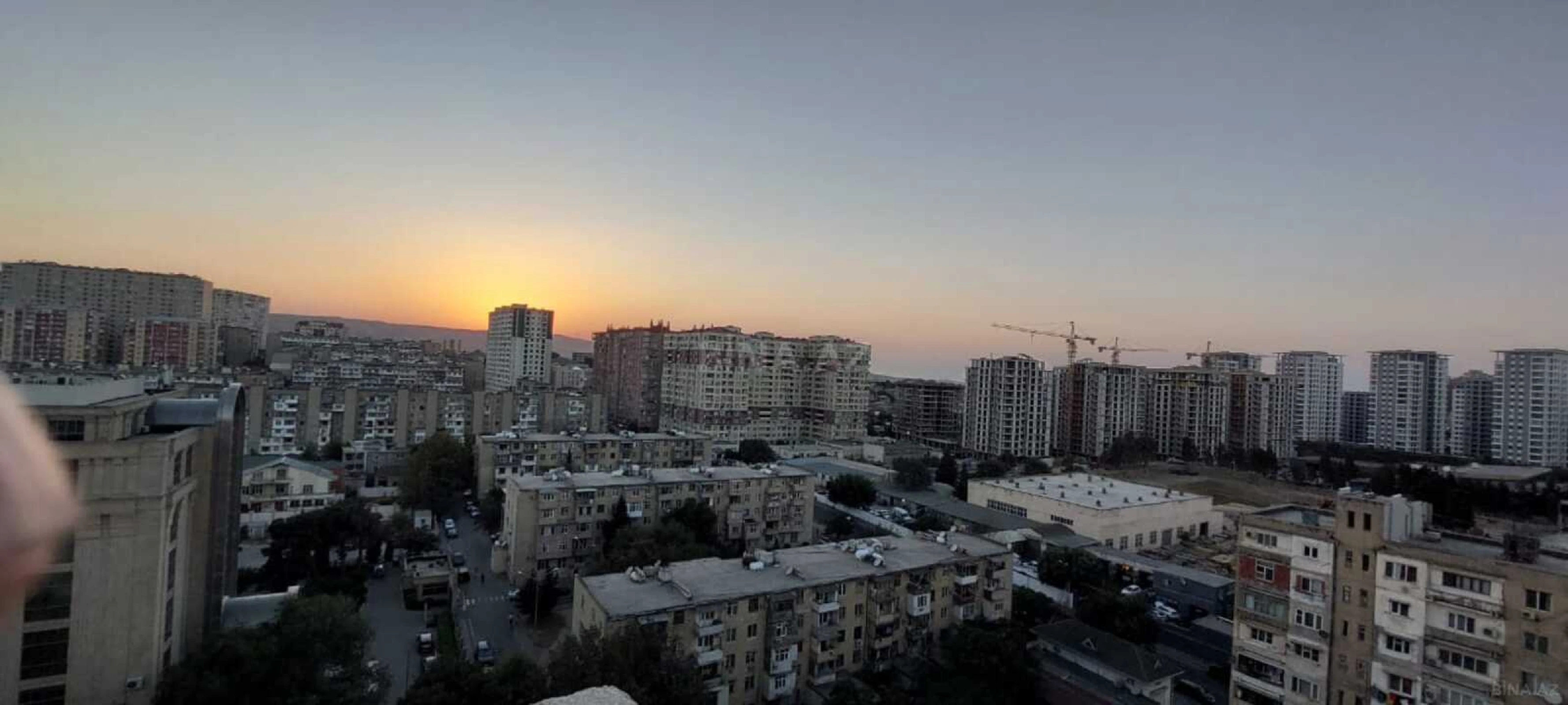 Satılır 3 otaqlı mənzil 146 m²