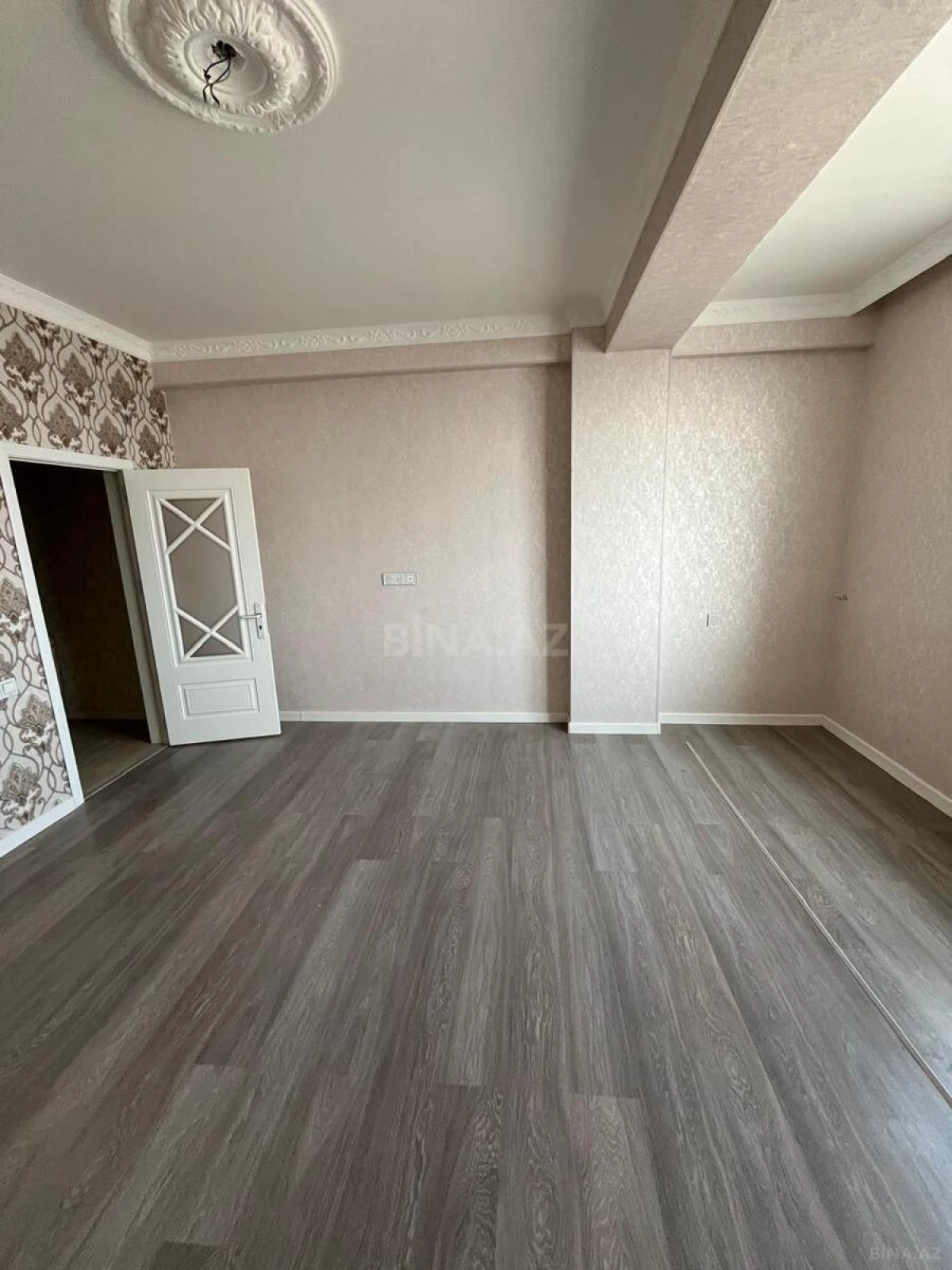 Satılır 2 otaqlı mənzil 92 m²