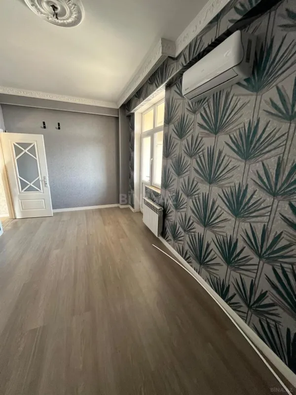 Satılır 2 otaqlı mənzil 92 m²