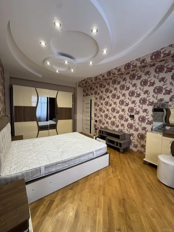 Satılır 3 otaqlı mənzil 110 m²