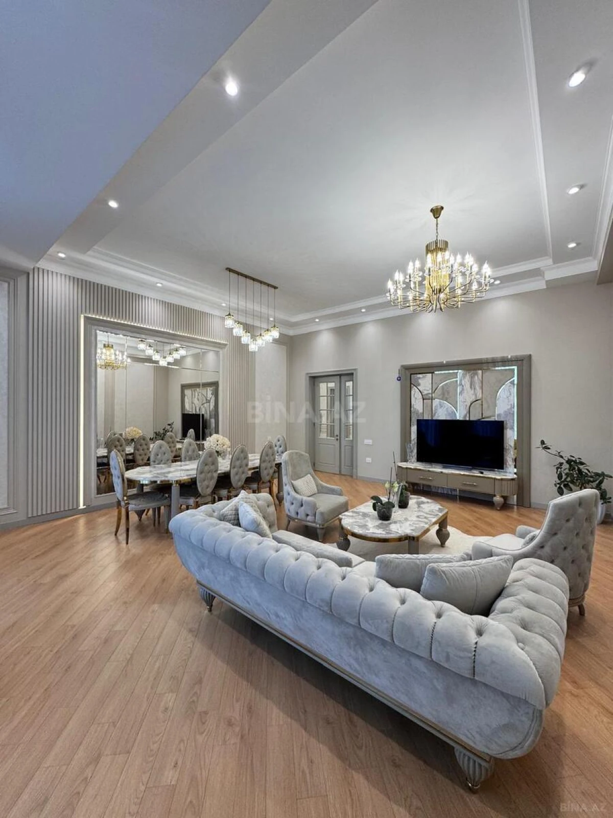 Satılır 4 otaqlı mənzil 180 m²