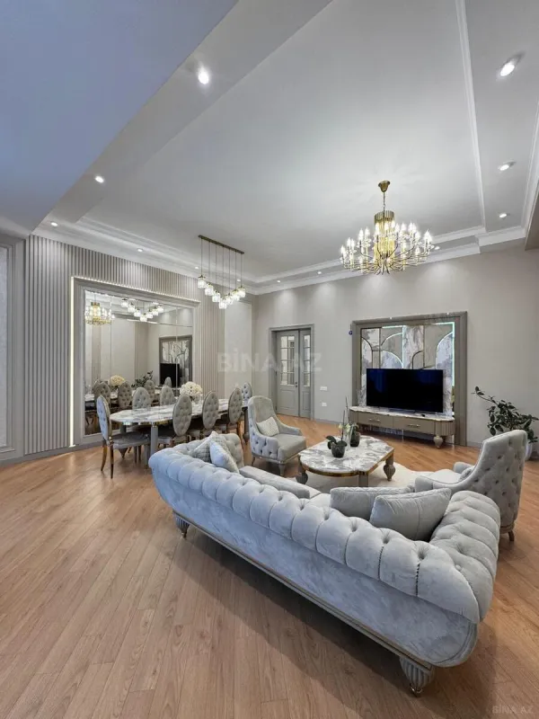 Satılır 4 otaqlı mənzil 180 m²