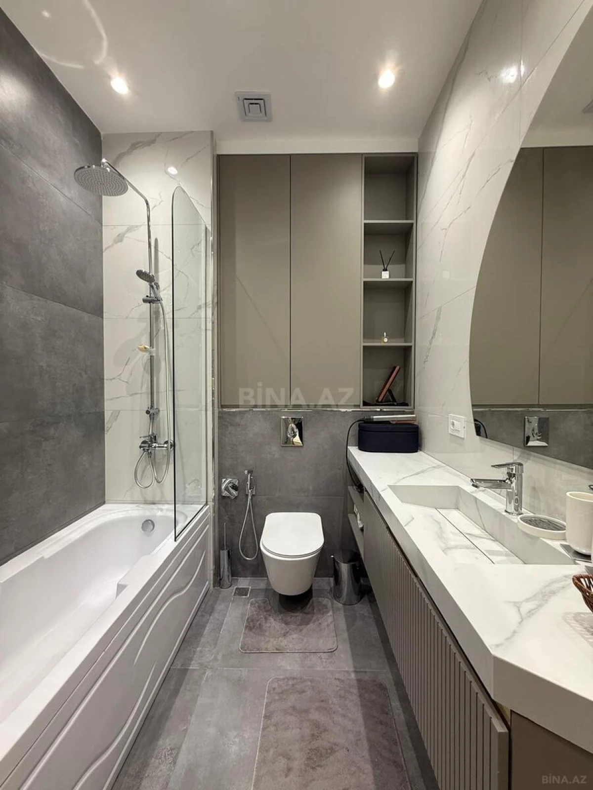 Satılır 4 otaqlı mənzil 180 m²