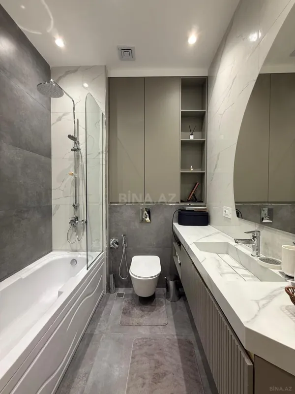 Satılır 4 otaqlı mənzil 180 m²