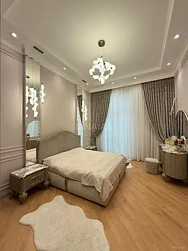 Satılır 4 otaqlı mənzil 180 m²