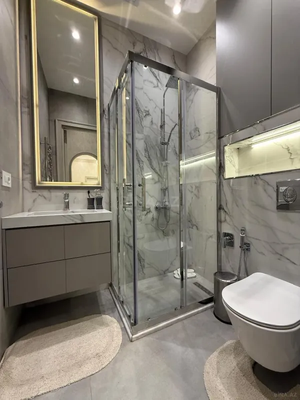 Satılır 4 otaqlı mənzil 180 m²