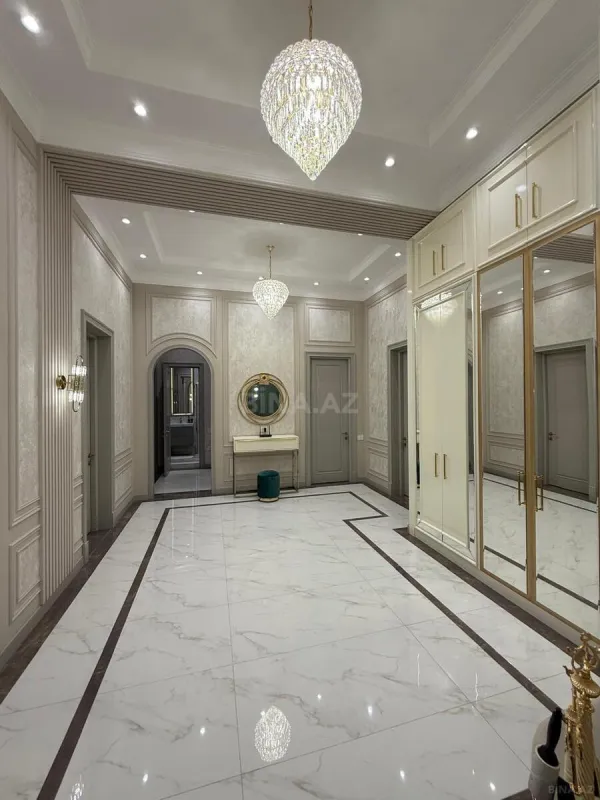 Satılır 4 otaqlı mənzil 180 m²