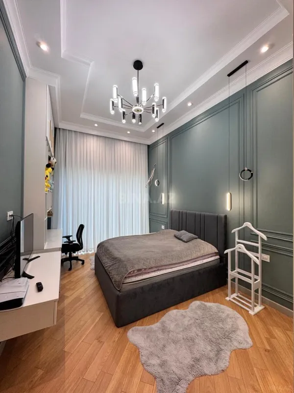 Satılır 4 otaqlı mənzil 180 m²