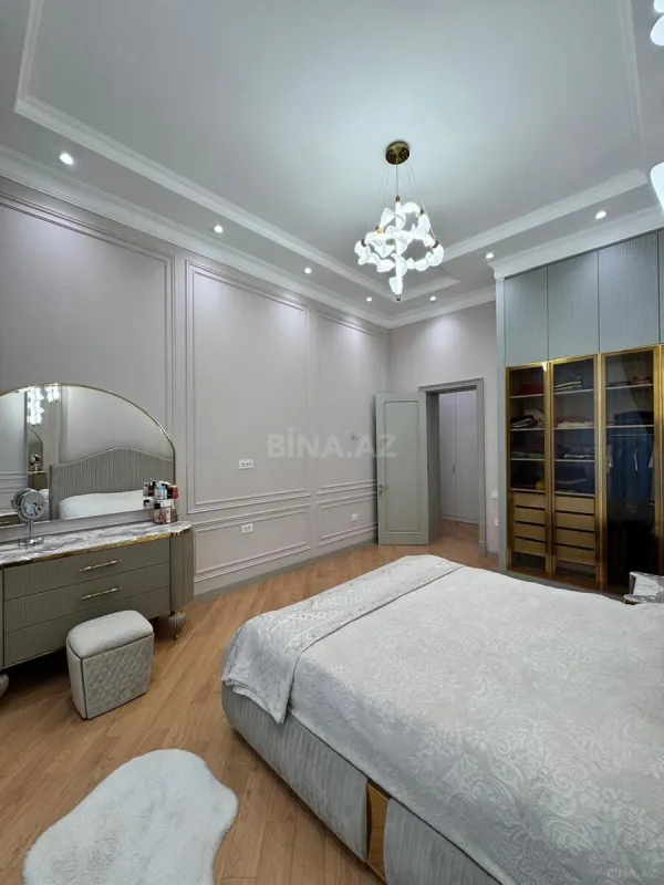 Satılır 4 otaqlı mənzil 180 m²