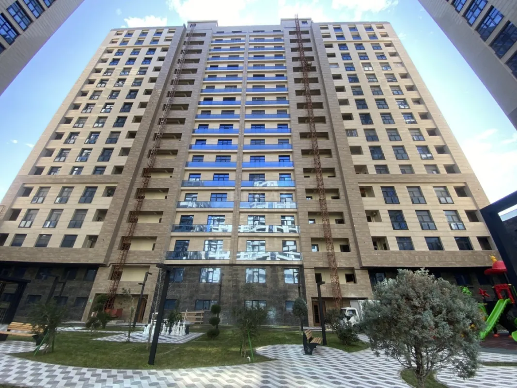 Satılır 2 otaqlı mənzil 96.7 m²