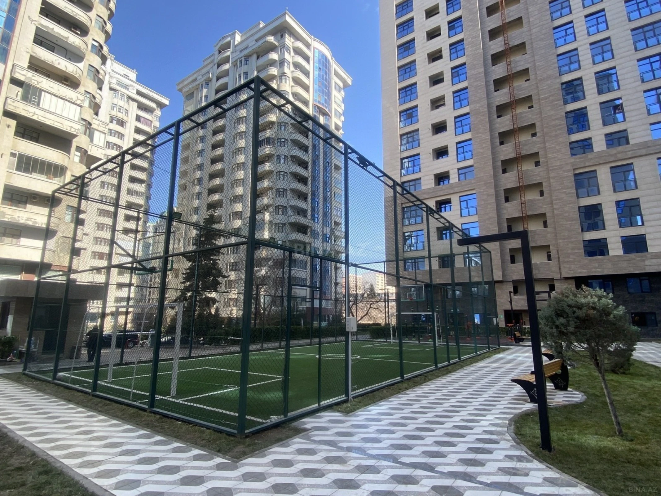 Satılır 2 otaqlı mənzil 96.7 m²