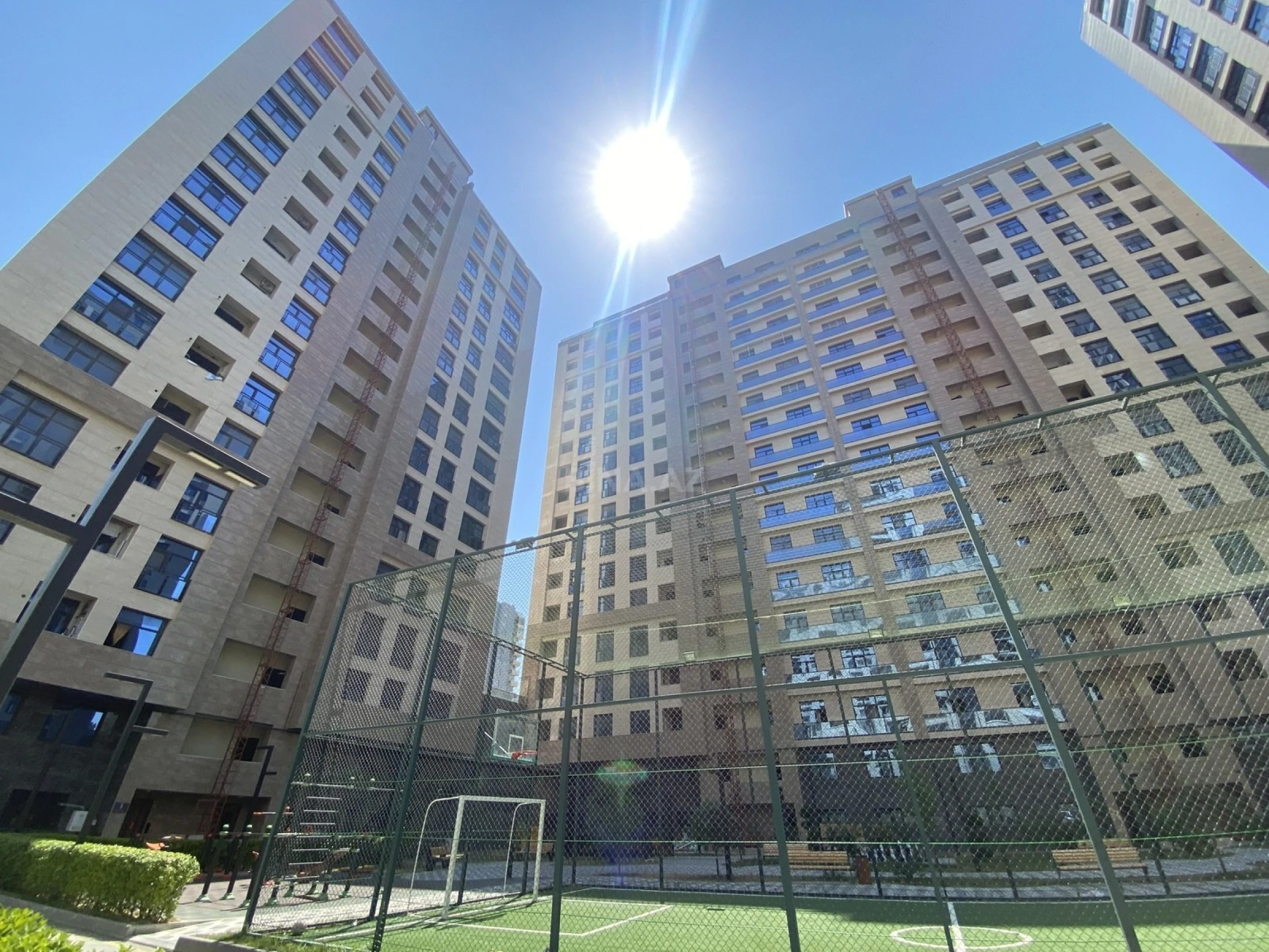 Satılır 2 otaqlı mənzil 96.7 m²