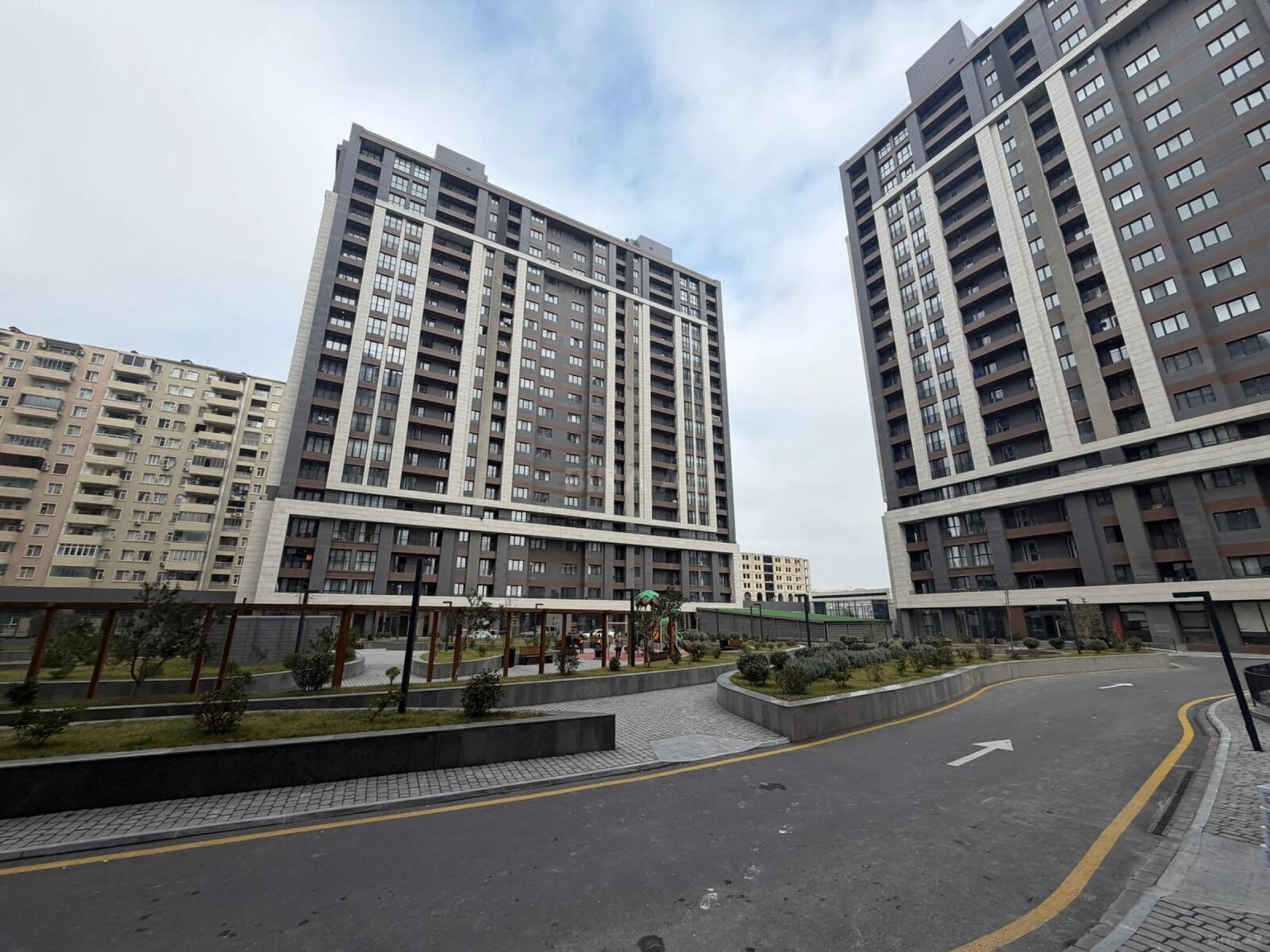 Satılır 2 otaqlı mənzil 91 m²