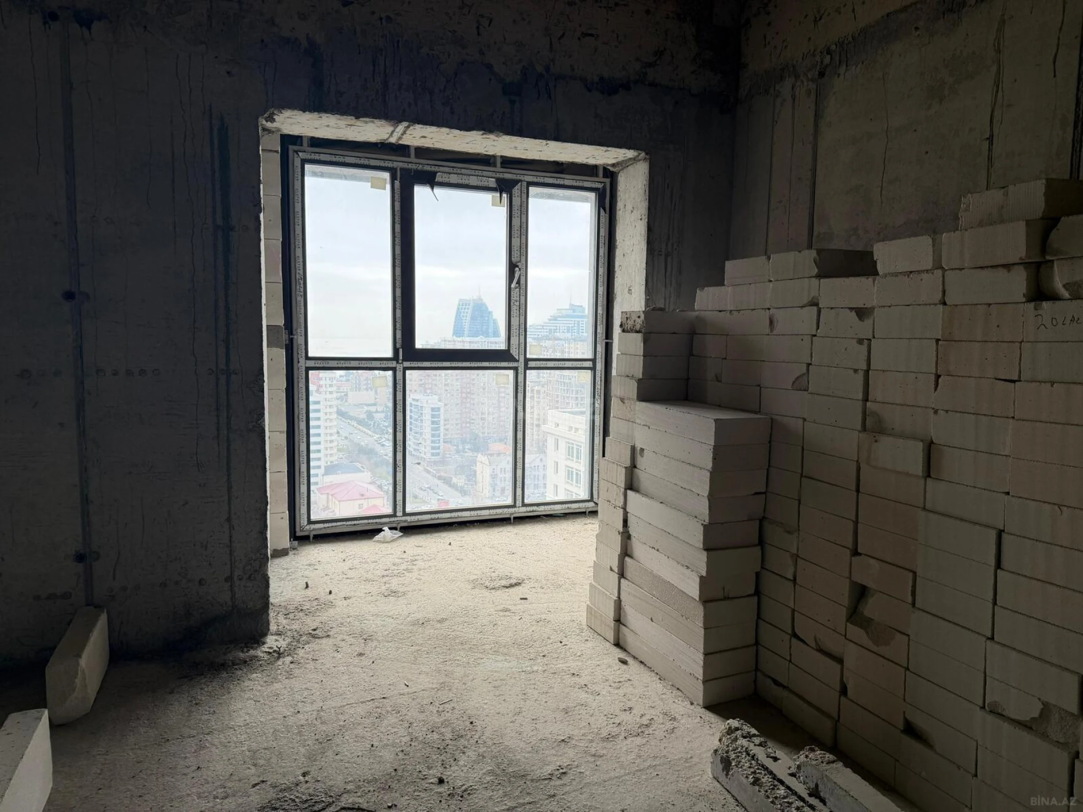 Satılır 2 otaqlı mənzil 91 m²