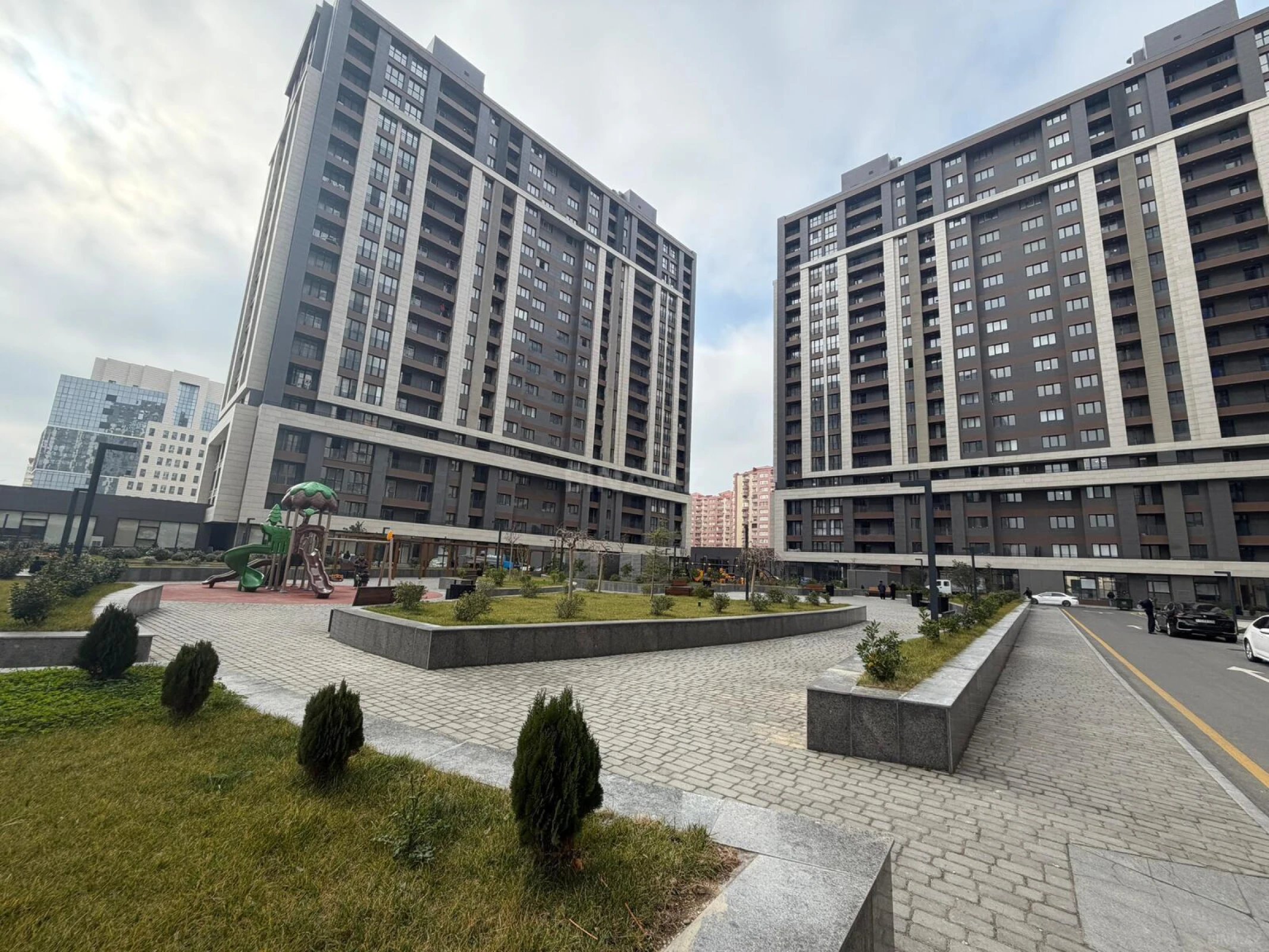 Satılır 2 otaqlı mənzil 91 m²