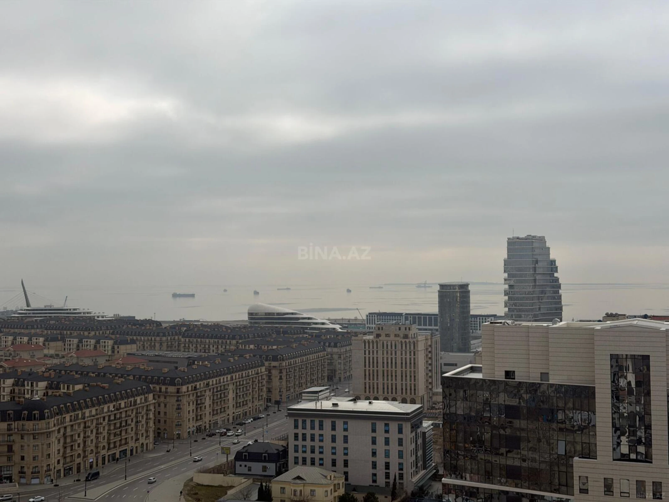 Satılır 2 otaqlı mənzil 91 m²