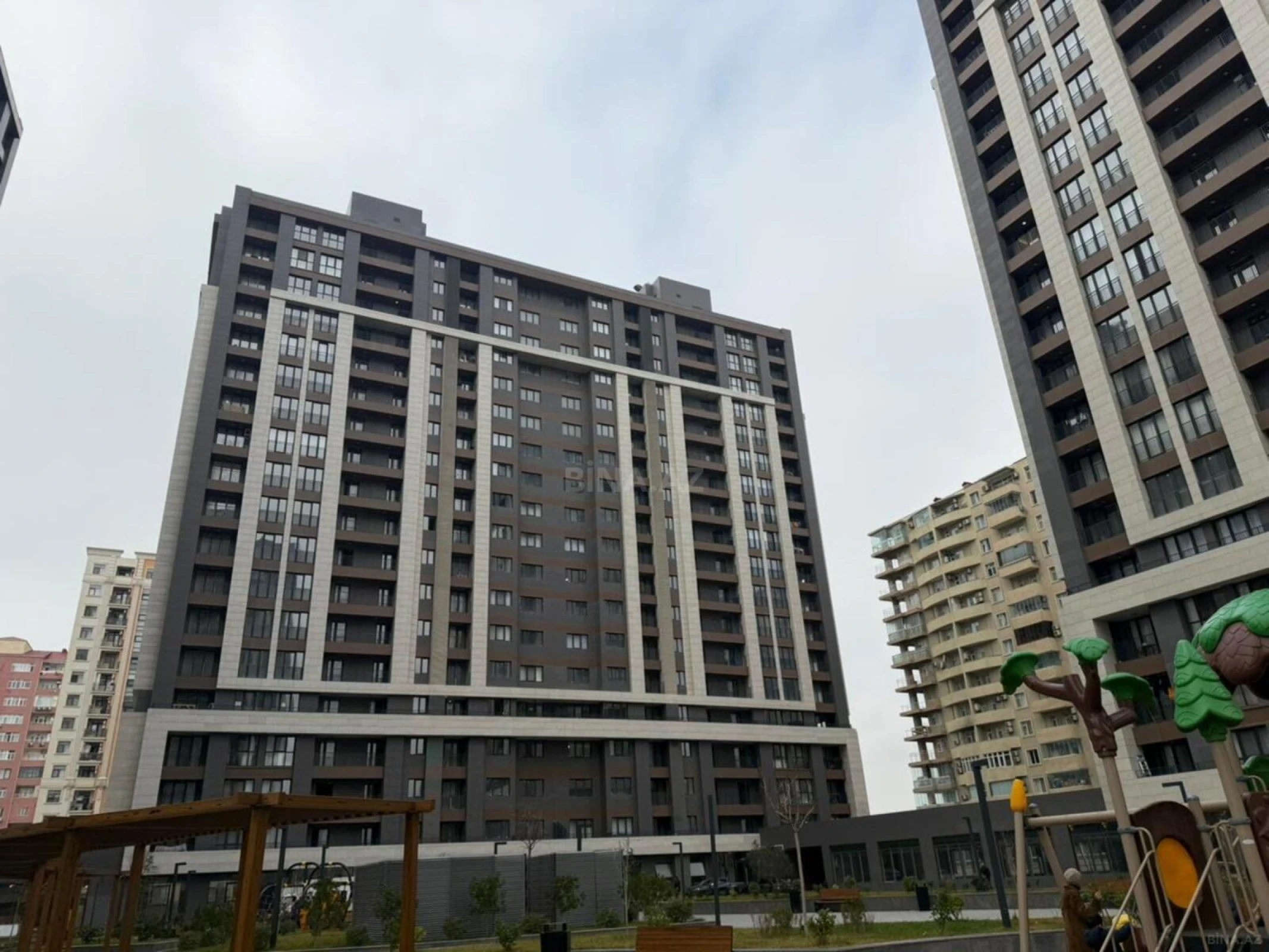 Satılır 2 otaqlı mənzil 91 m²