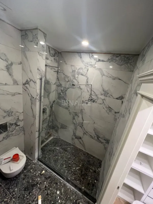 Satılır 4 otaqlı mənzil 275 m²