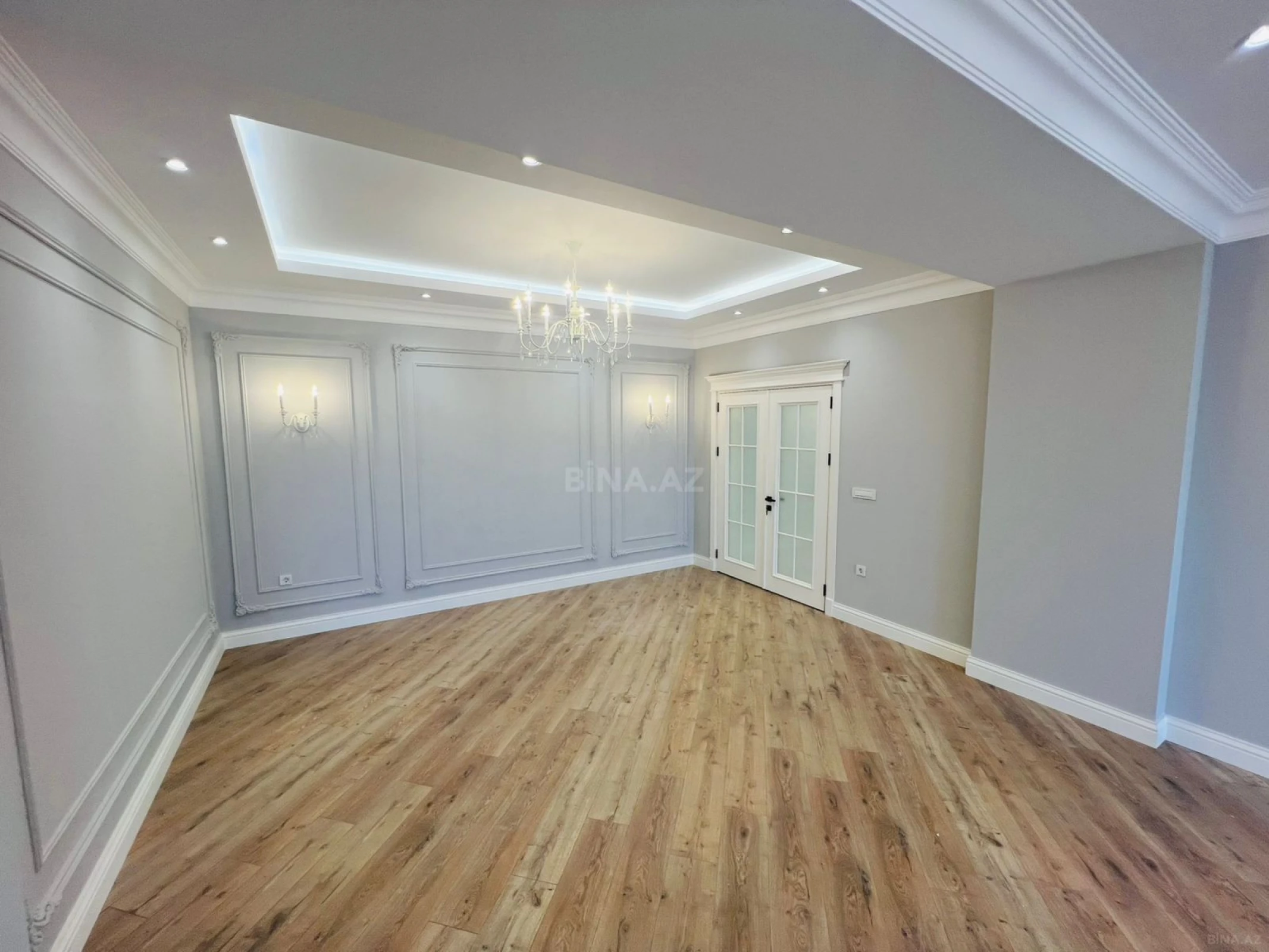 Satılır 4 otaqlı mənzil 275 m²