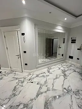 Satılır 4 otaqlı mənzil 275 m²