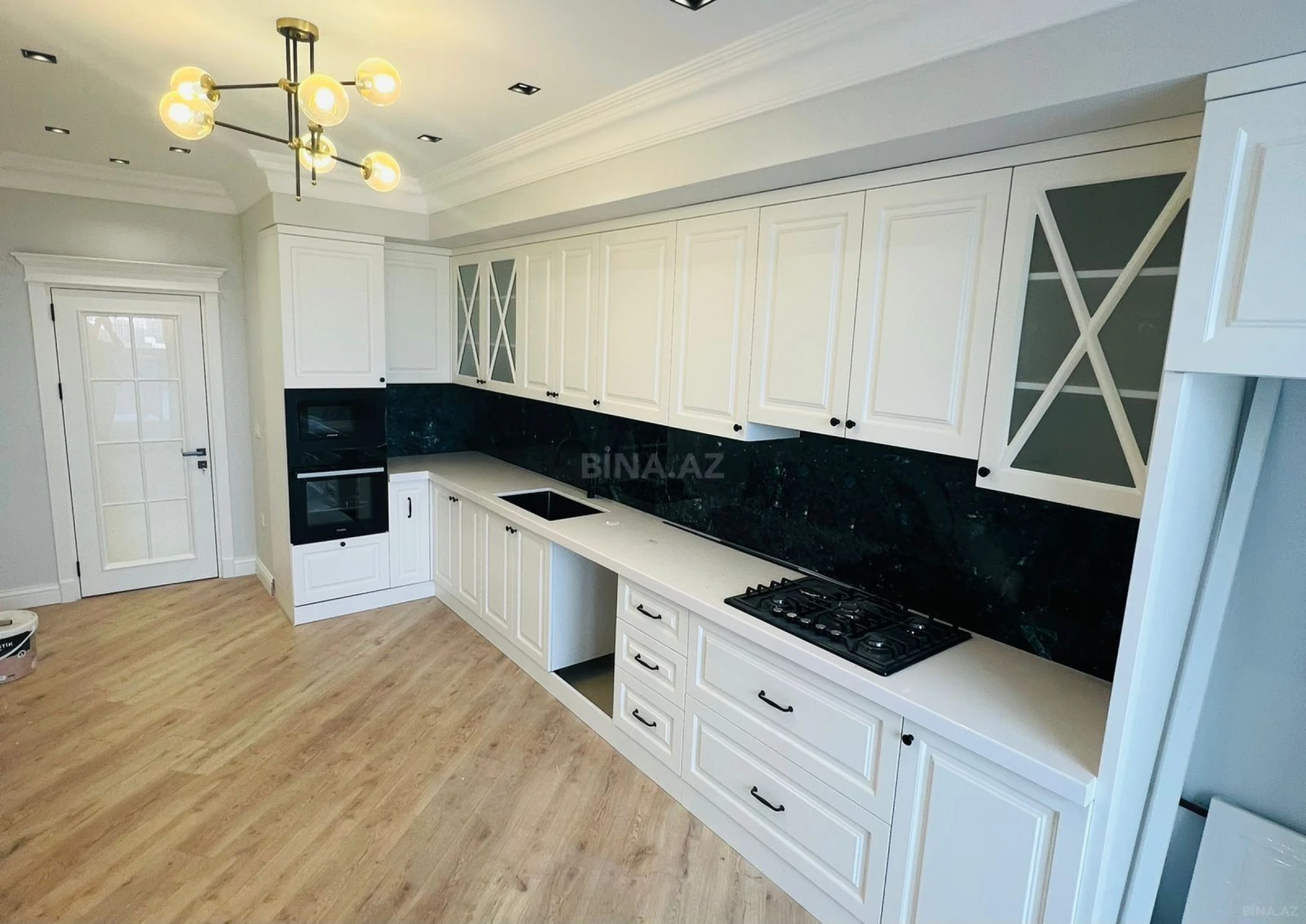 Satılır 4 otaqlı mənzil 275 m²