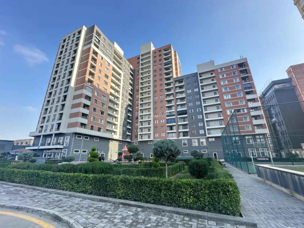Satılır 4 otaqlı mənzil 275 m²