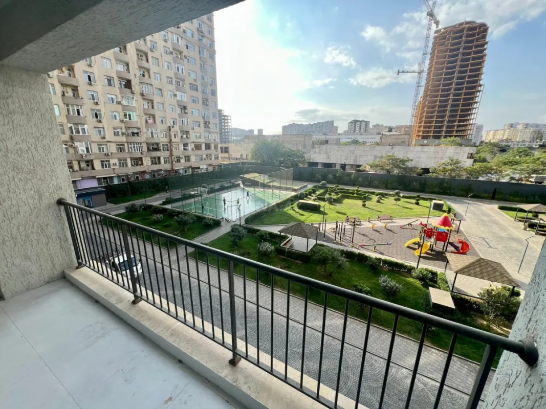 Satılır 4 otaqlı mənzil 275 m²