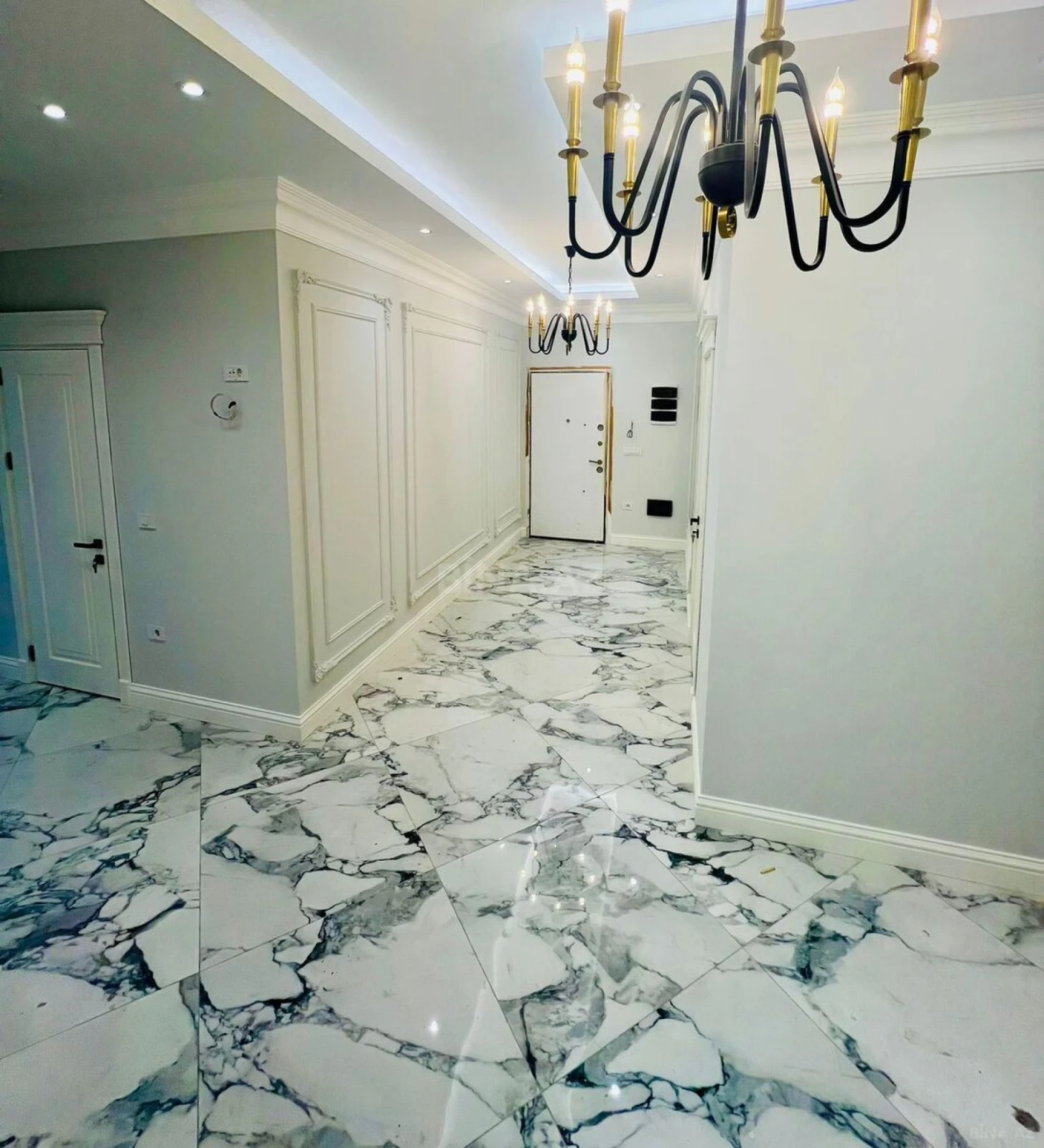 Satılır 4 otaqlı mənzil 275 m²