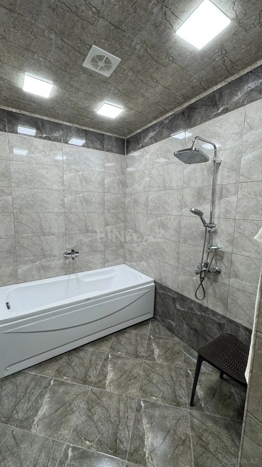 Satılır 4 otaqlı həyət evi 140 m²