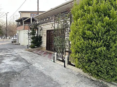 Satılır 4 otaqlı həyət evi 140 m²