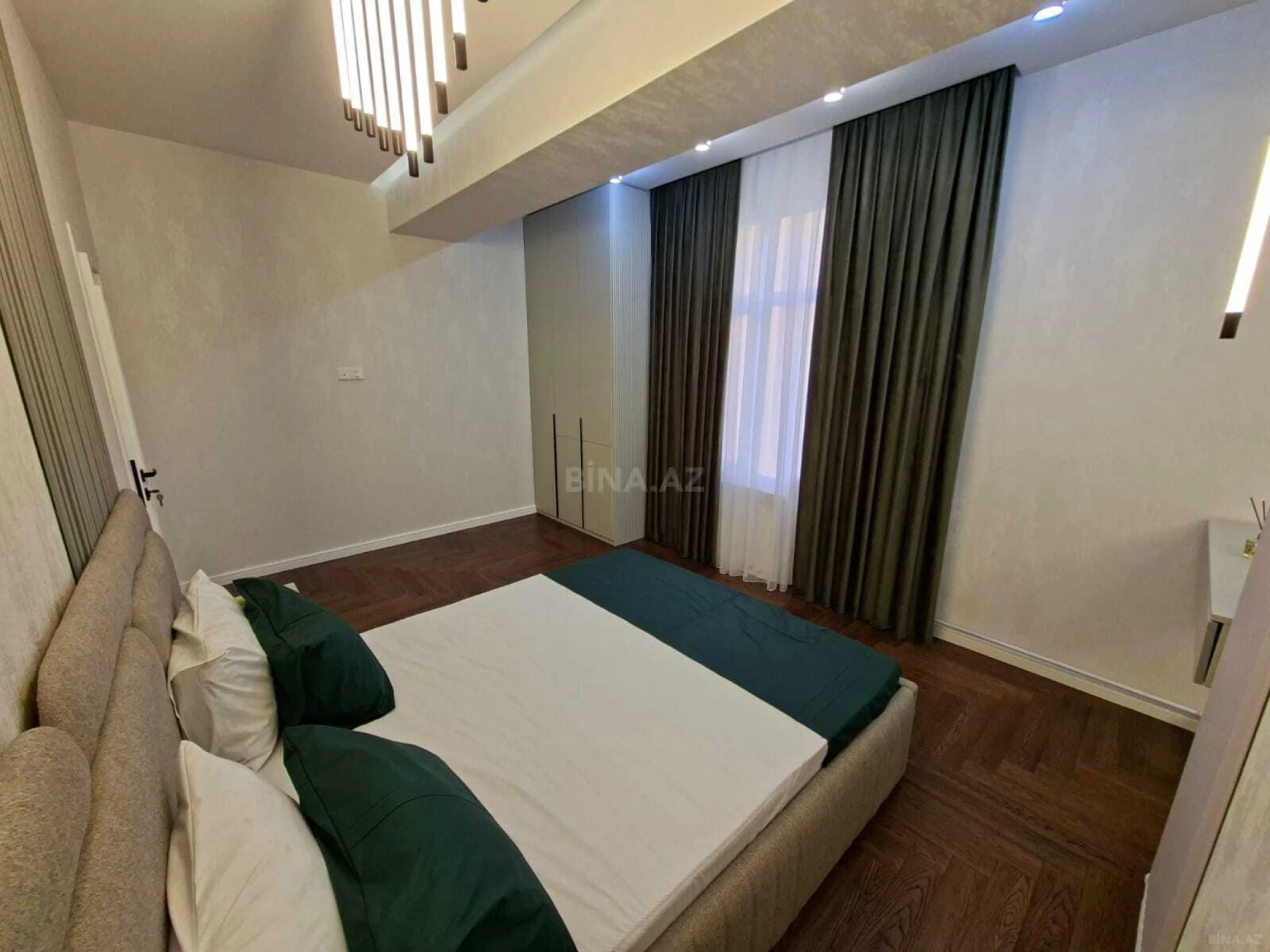 Satılır 3 otaqlı mənzil 101 m²
