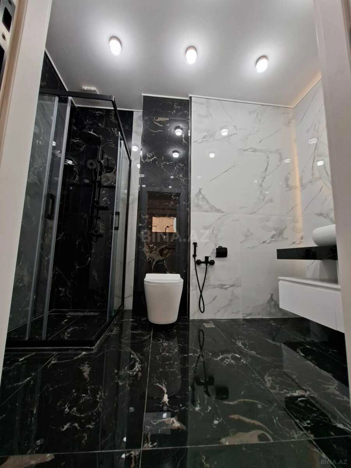 Satılır 3 otaqlı mənzil 101 m²