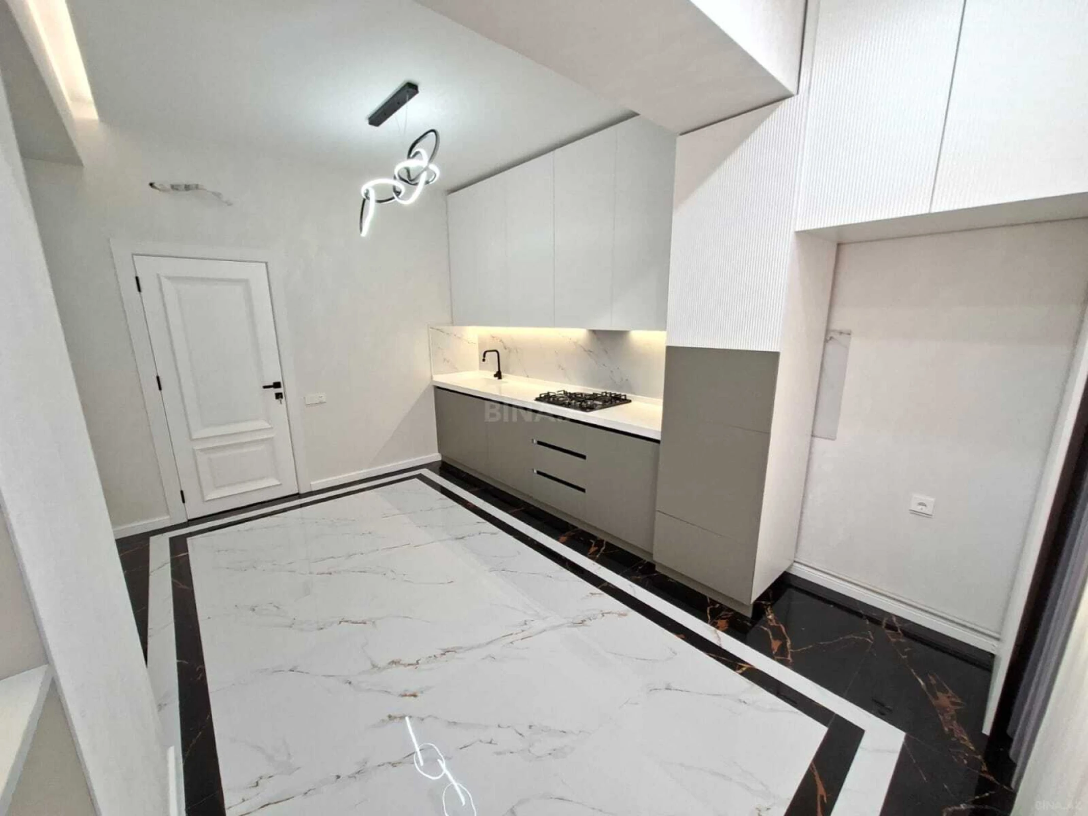 Satılır 3 otaqlı mənzil 101 m²