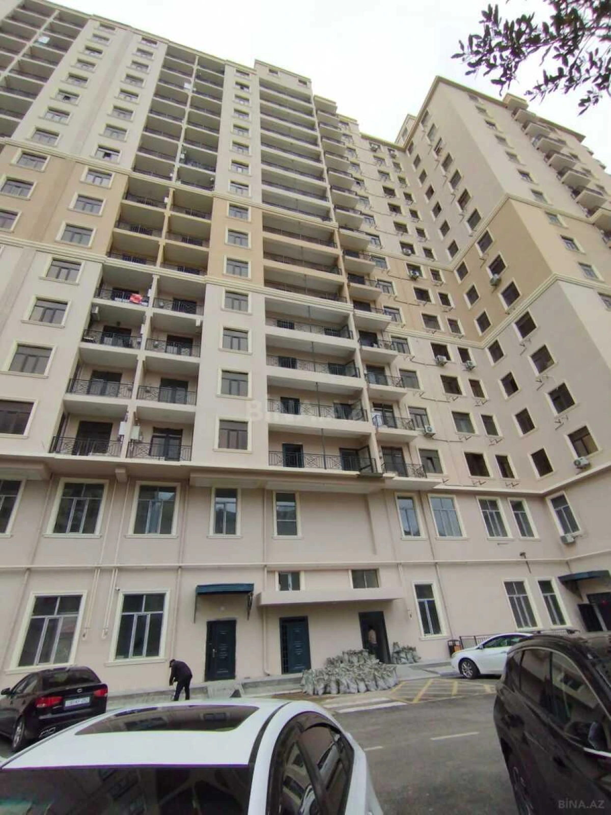 Satılır 3 otaqlı mənzil 137 m²