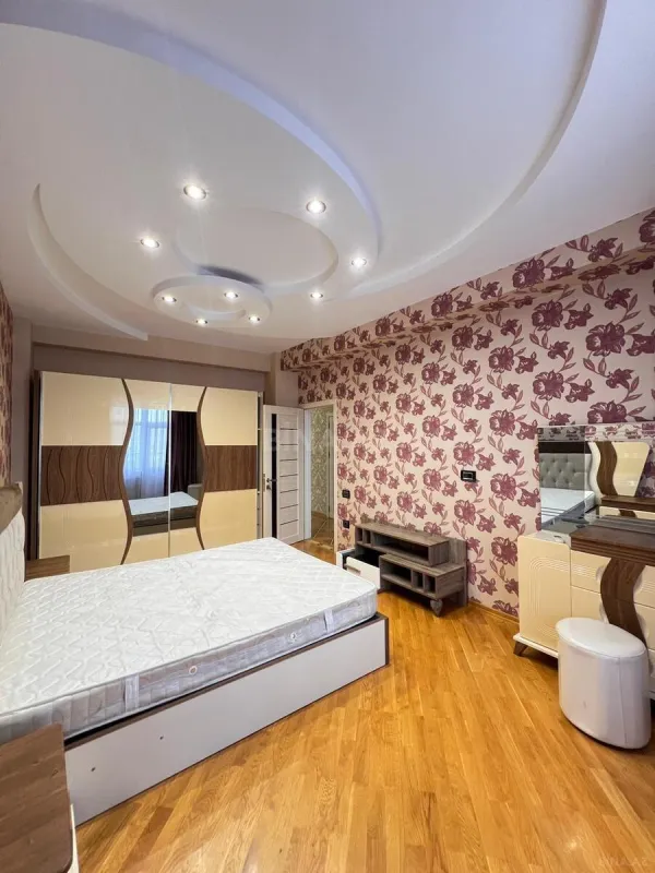 Satılır 3 otaqlı mənzil 110 m²