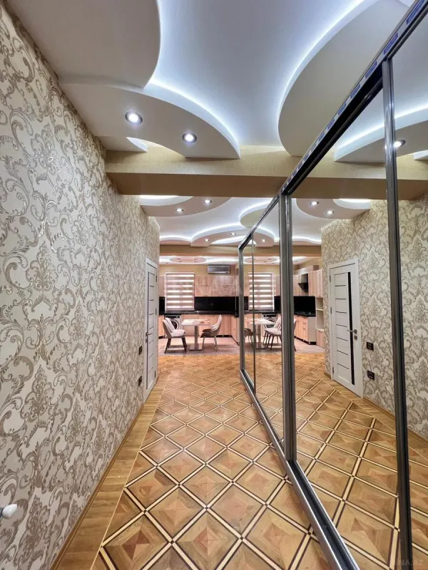 Satılır 3 otaqlı mənzil 110 m²