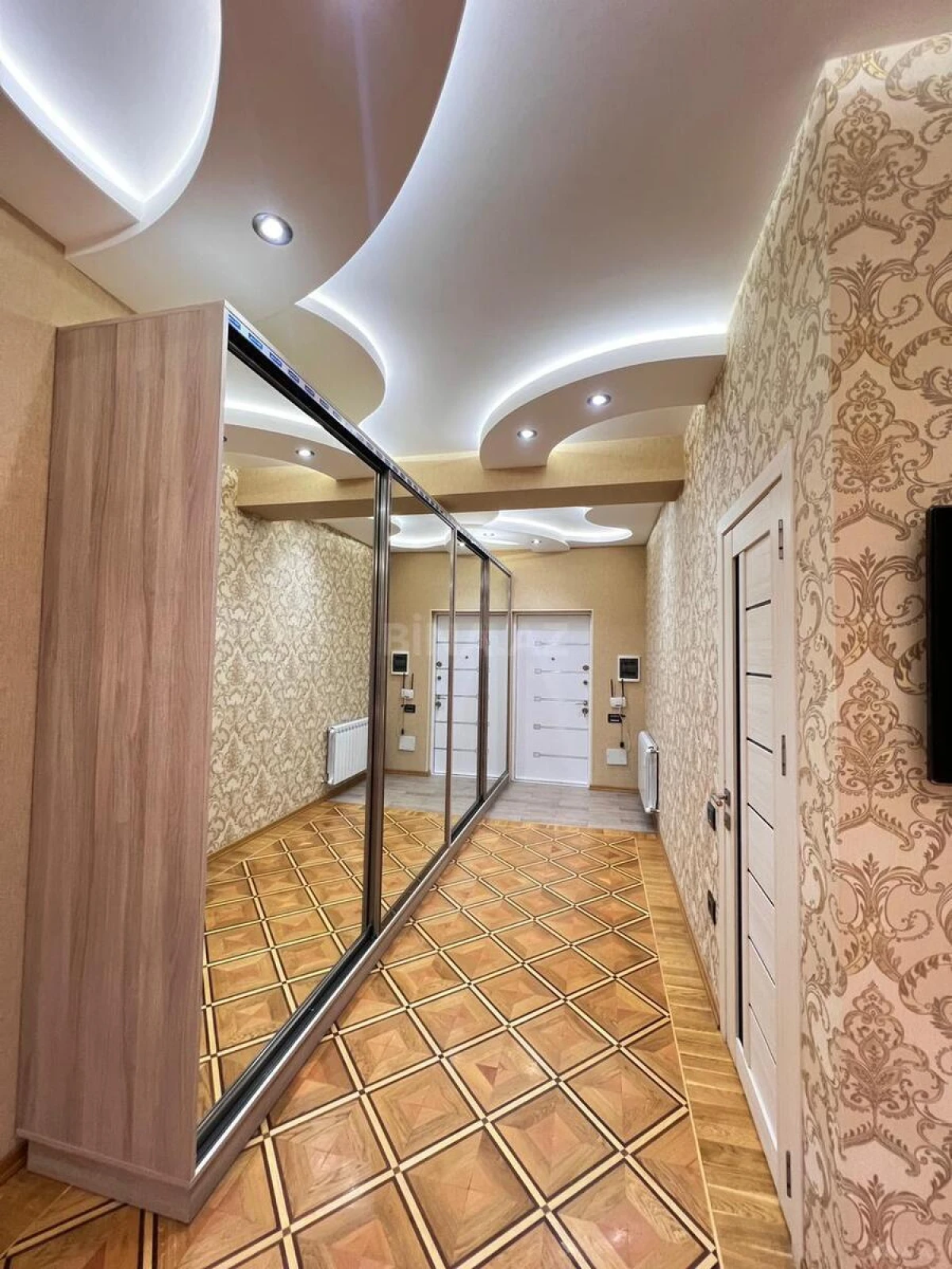 Satılır 3 otaqlı mənzil 110 m²