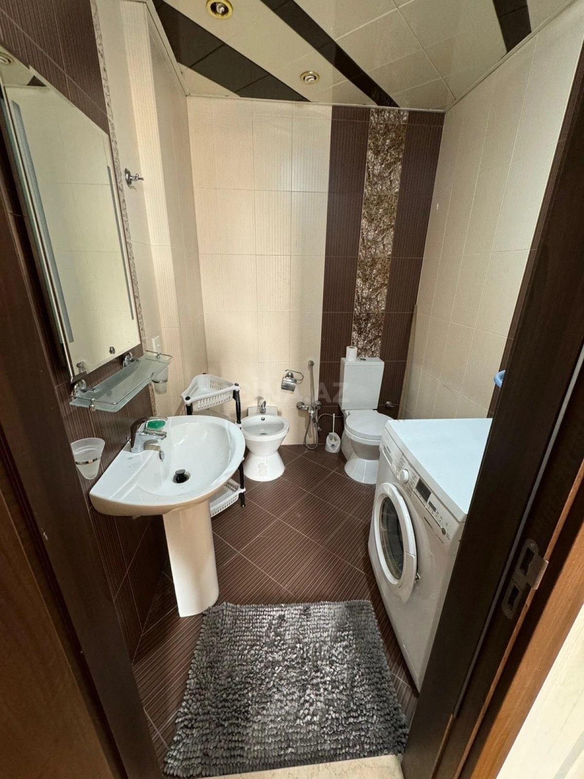 Kirayə verilir 3 otaqlı mənzil 175 m²