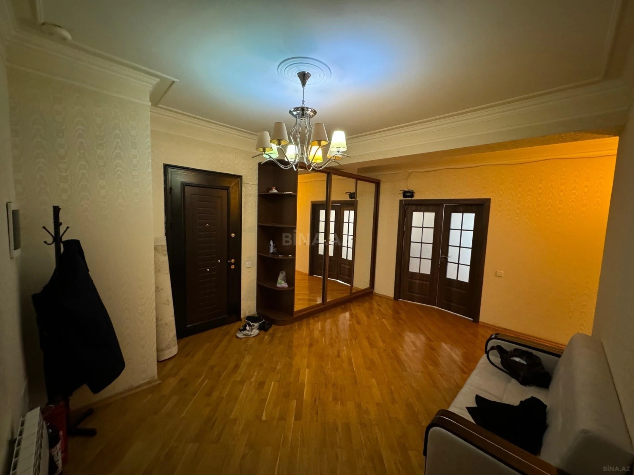 Kirayə verilir 3 otaqlı mənzil 175 m²