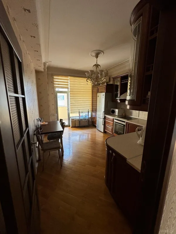 Kirayə verilir 3 otaqlı mənzil 175 m²