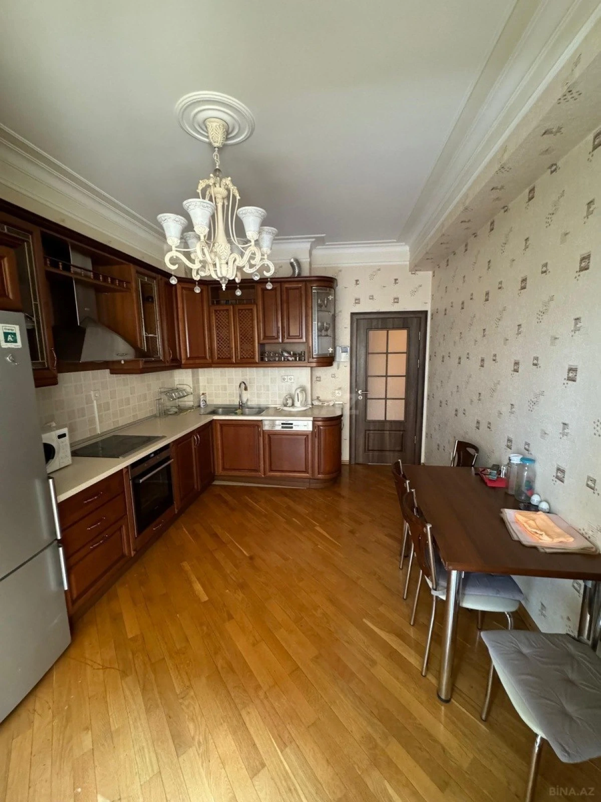Kirayə verilir 3 otaqlı mənzil 175 m²