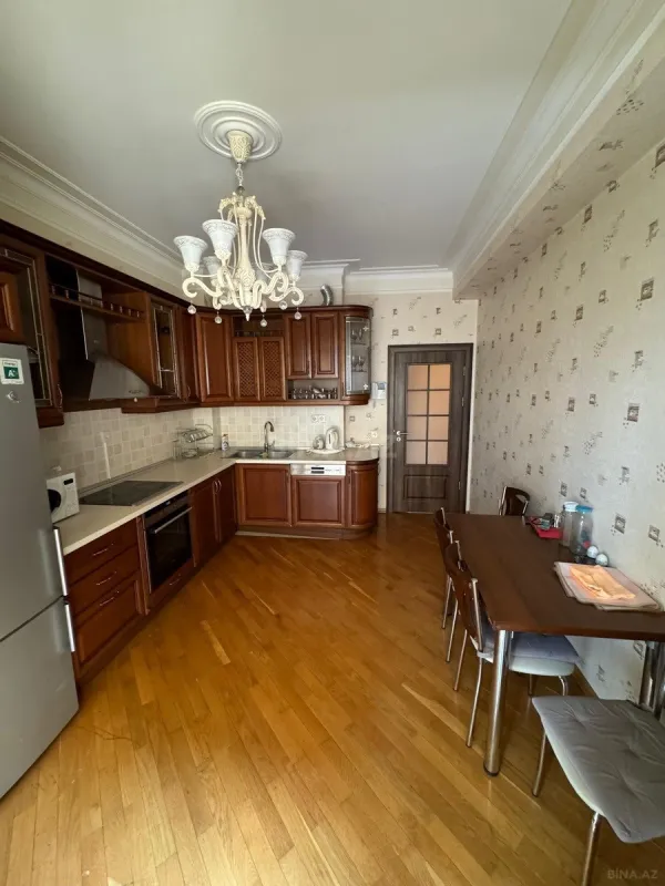 Kirayə verilir 3 otaqlı mənzil 175 m²