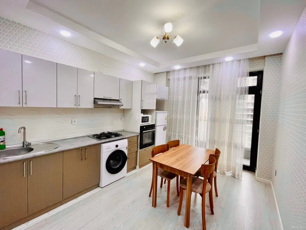 Kirayə verilir 2 otaqlı mənzil 105 m²