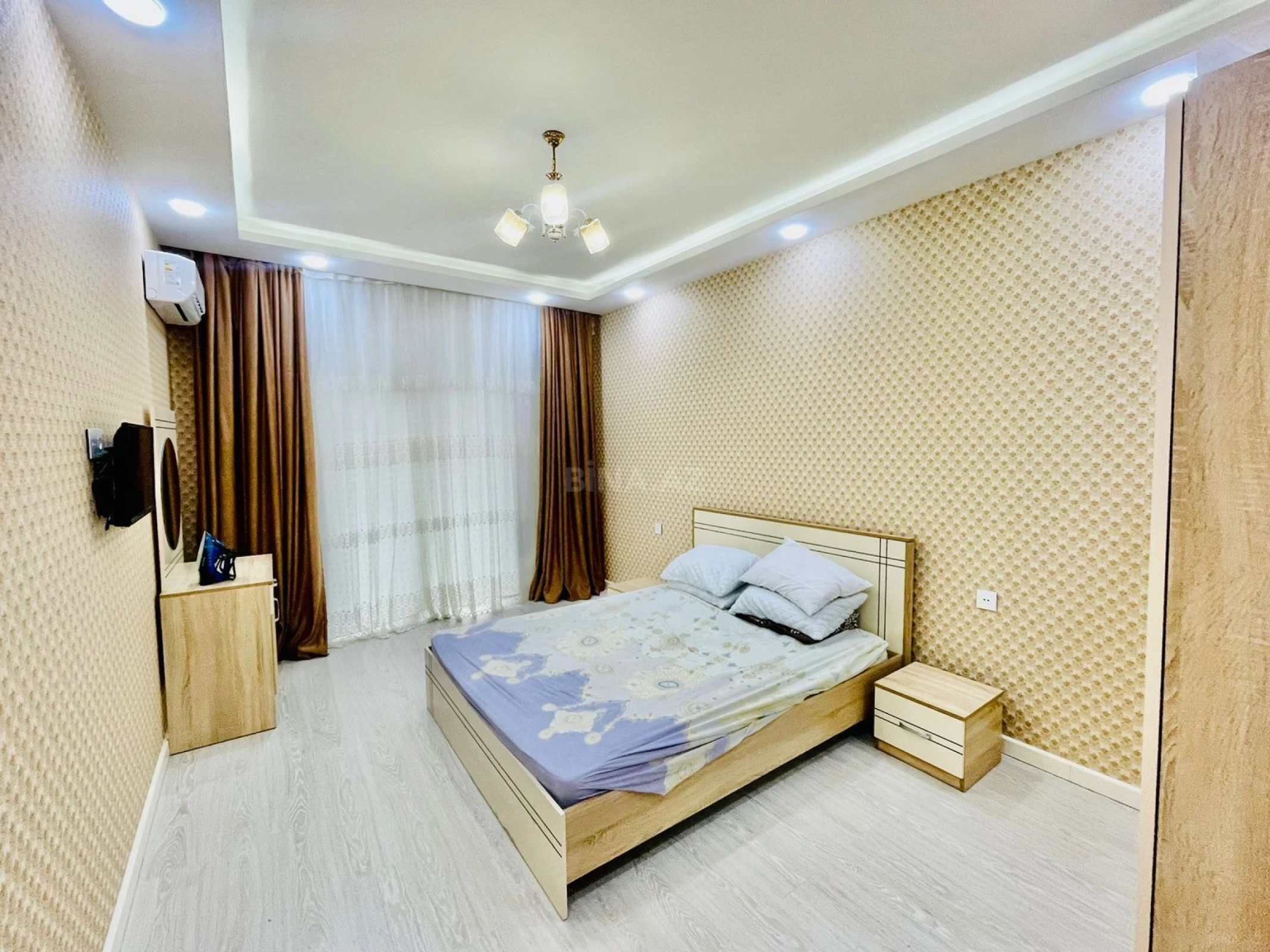 Kirayə verilir 2 otaqlı mənzil 105 m²