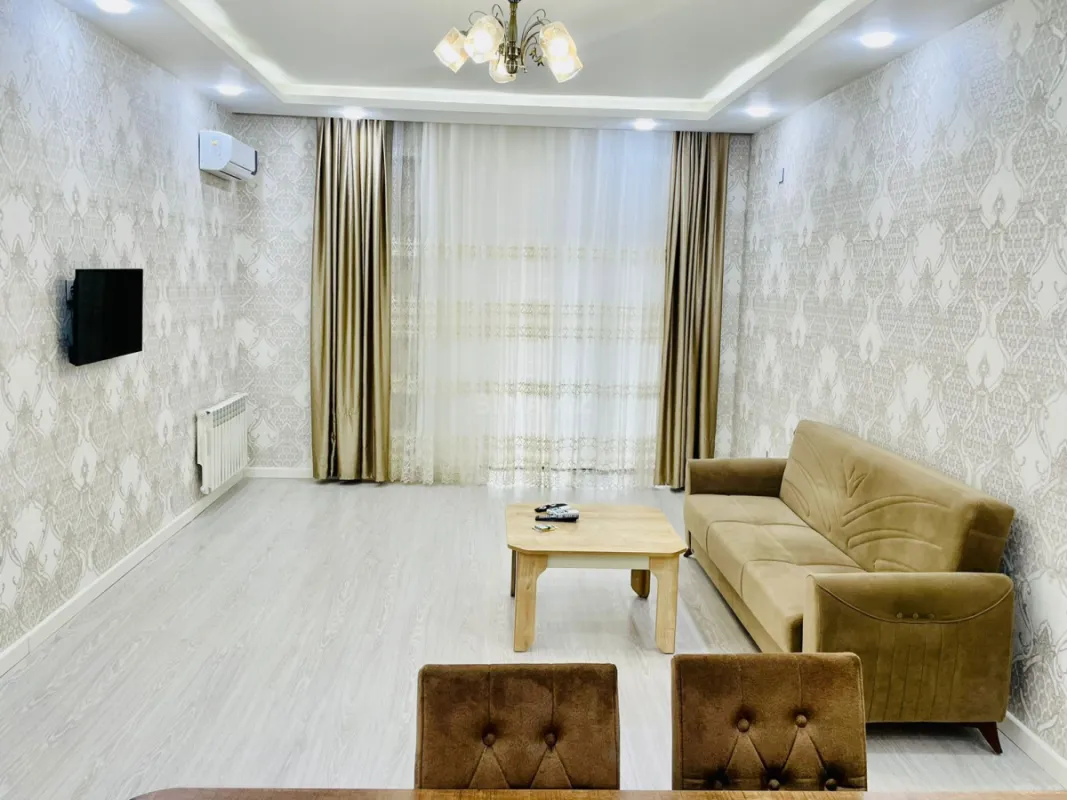 Kirayə verilir 2 otaqlı mənzil 105 m²